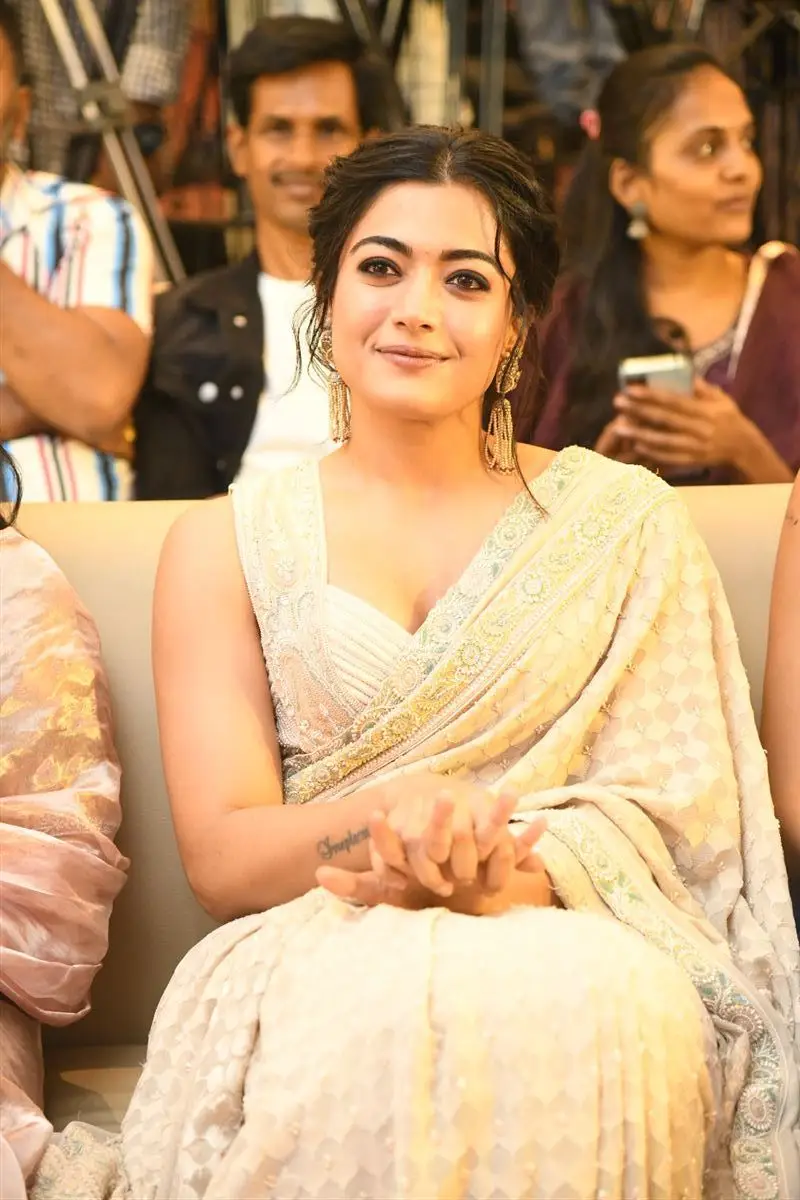 TELUGU ACTRESS RASHMIKA MANDANNA STILLS IN WHITE SAREE 1